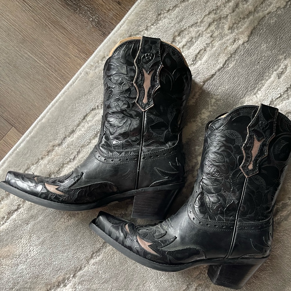 Arita cowgirl boots